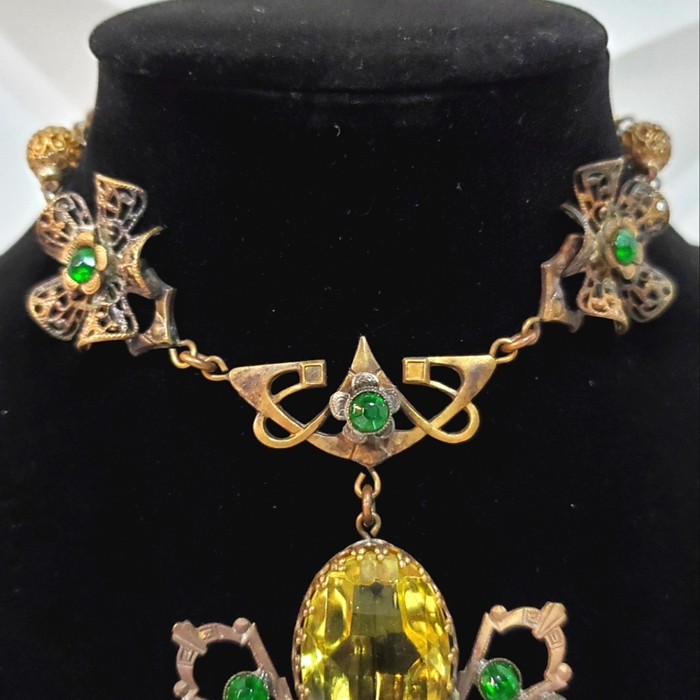 1 of a Kind Vintage CZECH Uranium Glass Boar Necklace 4 Luck - Picture 4 of 11